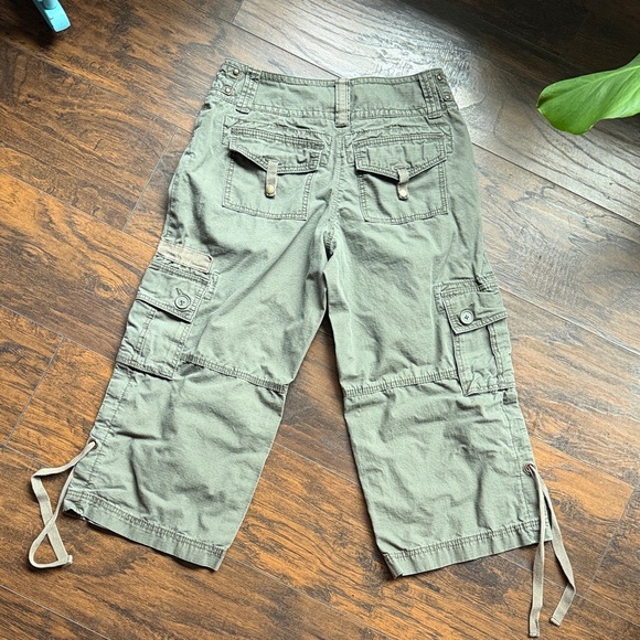 Green CAbi Cargo Capri Pants style #556 size 8 (Z1) - Picture 6 of 8